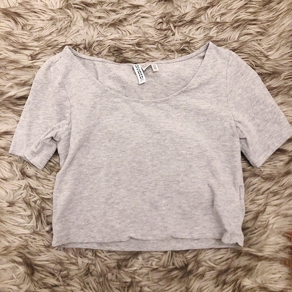 ⭐️Buy 1 get 1 FREE⭐️ NWOT Gray Crop Tshirt - Picture 1 of 4
